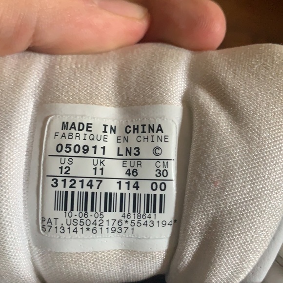 LEBRON Basketball Shoes - Picture 4 of 6